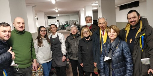 Ucraina, Genova ancora solidale, donati 60 pacchi di generi alimentari dall'associazione '50&amp;Più' (Foto e Video)