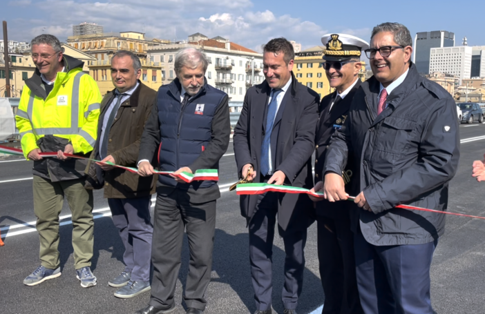 Ecco la nuova sopraelevata del porto: “Importante dividere il traffico portuale da quello della città” (Video)