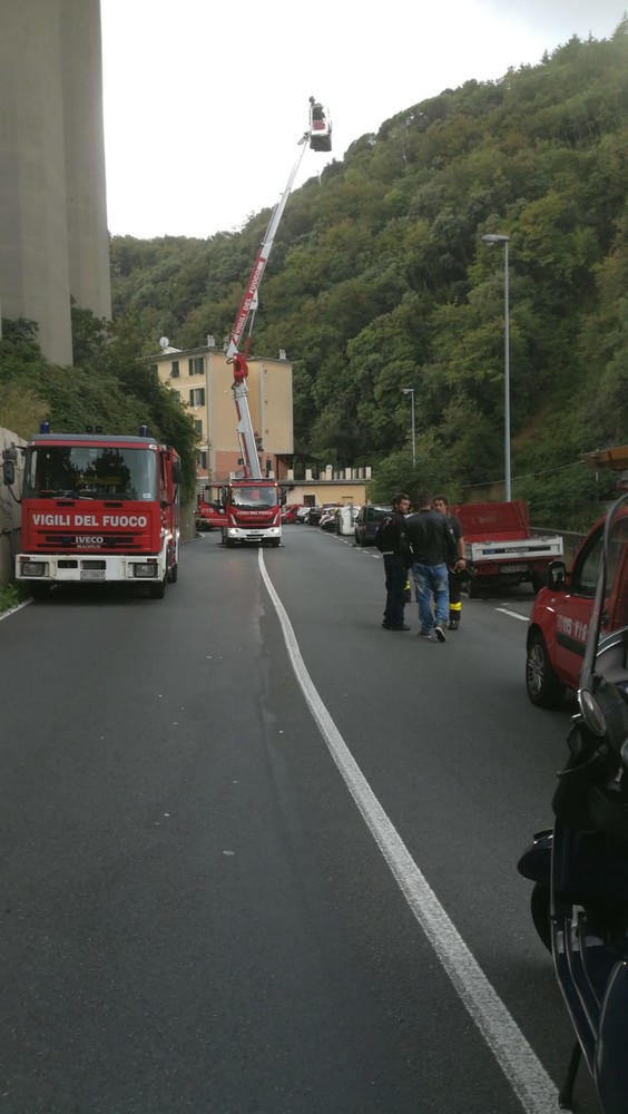 Comune di Mele: chiusa la strada per caduta calcinacci dal ponte autostradale