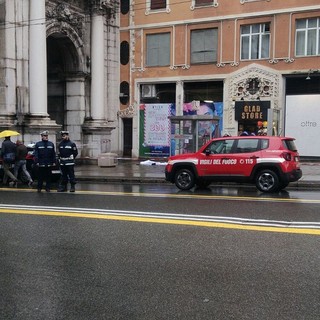 Genova, suicida al Ponte Monumentale: &quot;Il 'possibile' per i vigili del fuoco richiede attrezzature&quot;