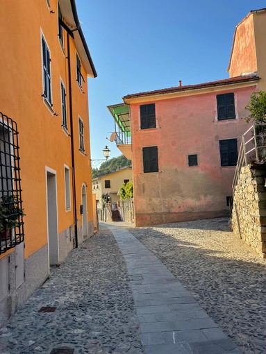 Castiglione Chiavarese, inaugurata la nuova pavimentazione del centro storico