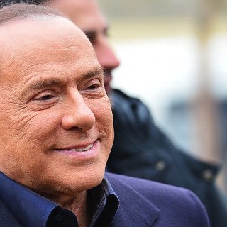 Cresce la preoccupazione per la salute di Berlusconi: &quot;Ha una grave patologia del sangue&quot;