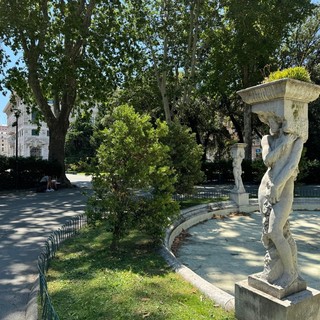 La sfida del verde a Genova, l’urbanista Balletti: “Piazze storiche trasformate in parcheggi”