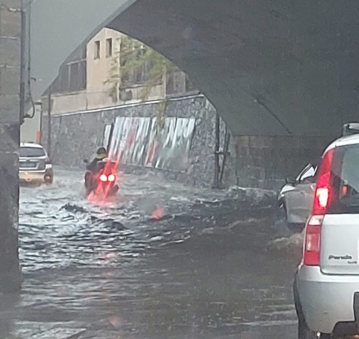 Multedo, il sottopasso di via Pacoret nuovamente allagato. E vogliono costruirci sotto una galleria…