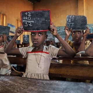 I bambini fotografati dal celeberrimo Steve McCurry in mostra a Palazzo Ducale