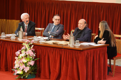 Teatro dell'Opera del Casinò di Sanremo gremito per Stefano Zecchi all’inaugurazione dei Martedì Letterari