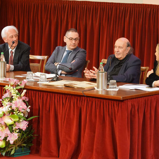 Teatro dell'Opera del Casinò di Sanremo gremito per Stefano Zecchi all’inaugurazione dei Martedì Letterari