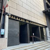 Inchiesta corruzione in Liguria, per la terza volta Toti fa i conti con il “pericolo di reiterazione di reato”