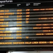 Caos ferroviario in Liguria: guasti e ritardi prolungati creano disagi per i passeggeri