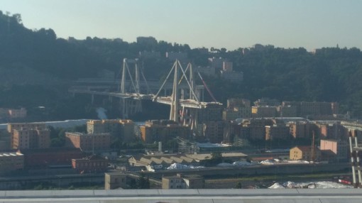 Ponte Morandi: ultimo atto, fiato sospeso per il ritardo (SEGUI LA DIRETTA)