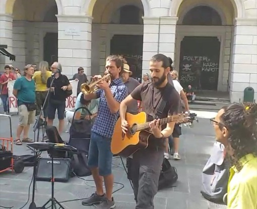 Artisti di strada, l’ultima protesta prima del via al nuovo regolamento comunale