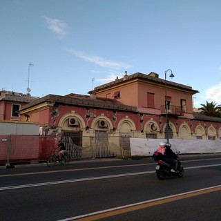 Pra’, la destinazione dell’ex stazione ferroviaria è ancora in altissimo mare