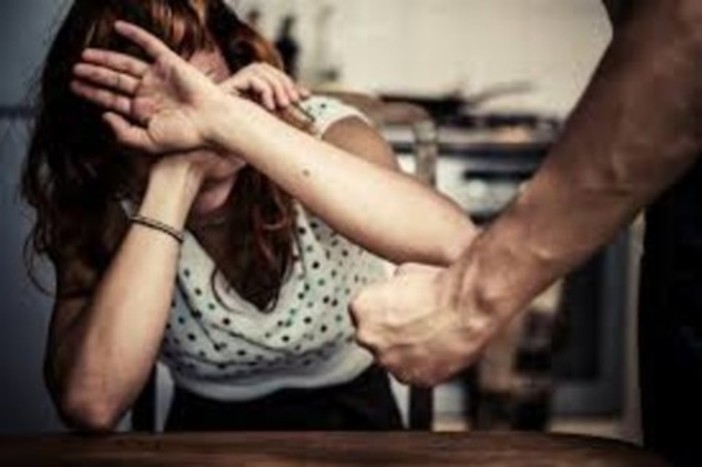 Donne Savonesi: stasera alla Ubik letture, filmati e testimonianze per raccontare la violenza sulle donne