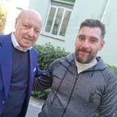 Sorpresa al Gaslini, il dg dell'Inter Beppe Marotta visita il piccolo Ryan. &quot;Ti aspettiamo a San Siro&quot;