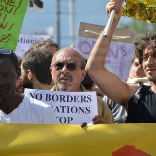 Vauro alla manifestazione di Ventimiglia