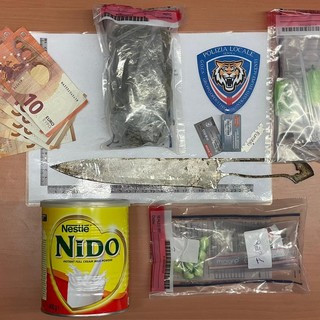 Polizia locale, fermato spacciatore in vico della Torre di San Luca. Girava con un coltello di 30 cm