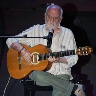 Addio ad Armando Corsi, la ‘chitarra che sorride’