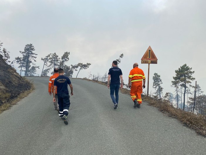 Evacuate in via precauzionale tre famiglie a Framura per un incendio