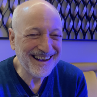 André Aciman a Genova: l’autore di ‘Chiamami col tuo nome’ protagonista di un documentario sulla sua vita