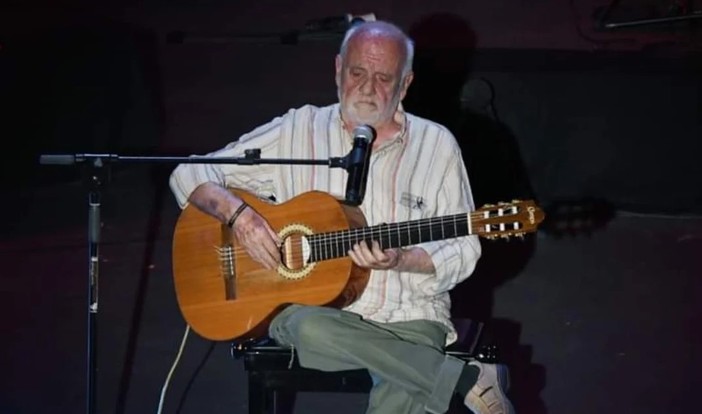 Addio ad Armando Corsi, la ‘chitarra che sorride’