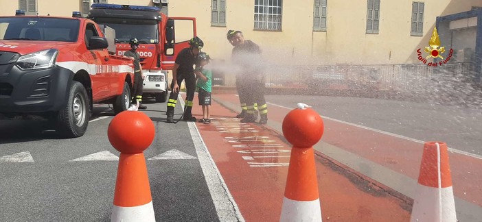 I bimbi del Gaslini vigili del fuoco per un giorno: al via al progetto 'Accendiamo l'estate' (video)