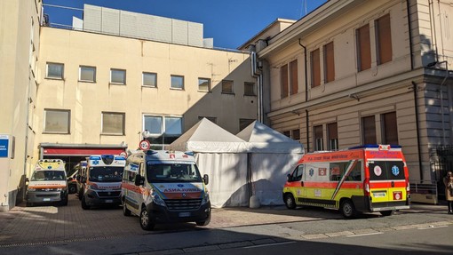 Cogoleto, una fiammata lo investe nell'officina del figlio: ustionato 74enne