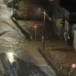 Allerta meteo, forti piogge e allagamenti a Genova: oggi scuole chiuse. Frane a Rossiglione