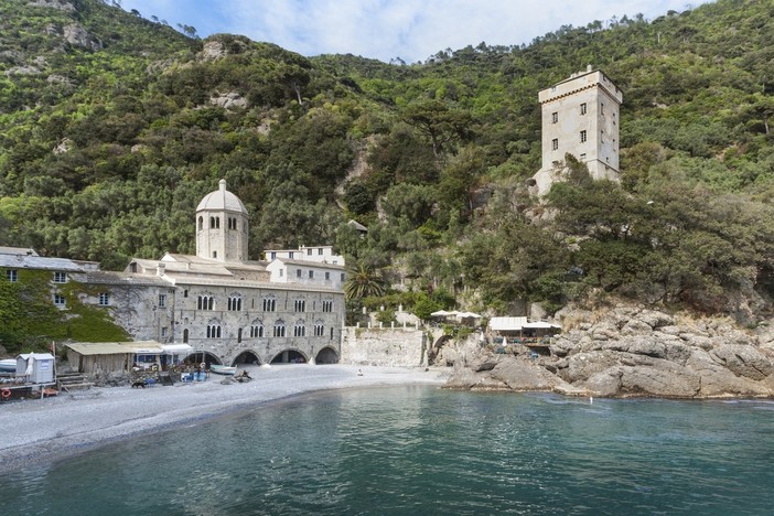 Pasqua e Pasquetta con il Fai, dal 16 al 18 aprile iniziative a Casa Carbone a Lavagna (GE) e all'Abbazia di San Fruttuoso a Camogli (GE)