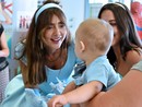 Una Cenerentola d’eccezione all’ospedale Gaslini, Ambra Angiolini visita ai bimbi ricoverati