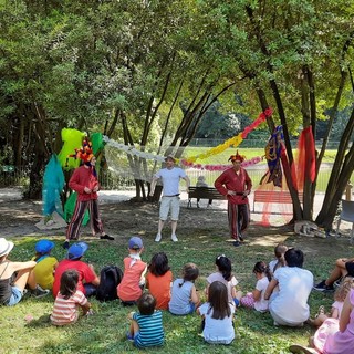 Un villaggio magico a Villa Serra di Comago, torna l'Abracadabra Festival