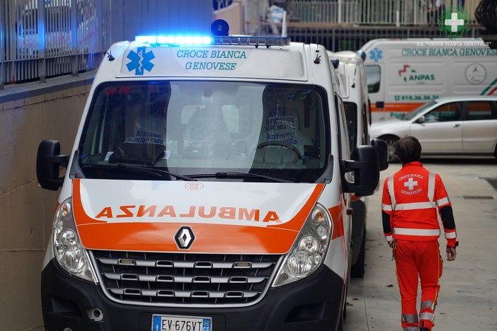 Grave incidente a San Fruttuoso, 24enne travolta da un furgone