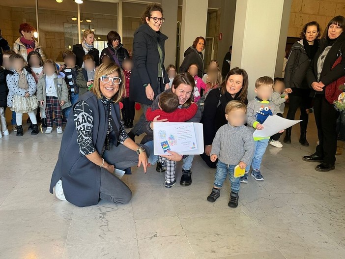 Piccoli artisti crescono: premiati a Palazzo Tursi i migliori disegni di nidi e scuole infanzia comunali