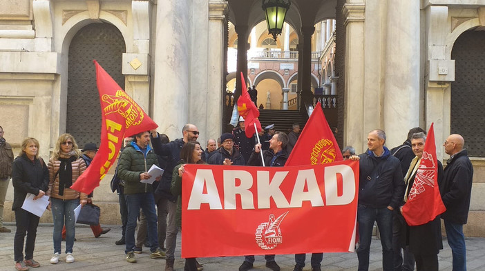 Continua la protesta dei lavoratori della Arkad contro la chiusura il 1° aprile della sede genovese