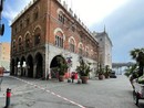 Allarme bomba vicino palazzo San Giorgio, un trolley abbandonato fa scattare i controlli (Foto e video diretta)