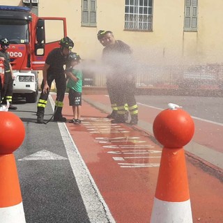 I bimbi del Gaslini vigili del fuoco per un giorno: al via al progetto 'Accendiamo l'estate' (video)