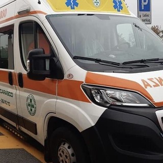 Incidente sul lavoro durante lo stage: un giovane perde un dito su un tornio