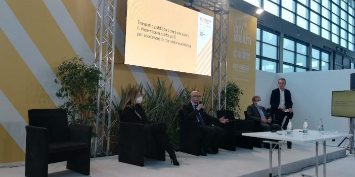 Progetto dei quattro assi del trasporto pubblico locale, fauna urbana ed ecocompattatori: Genova protagonista alla fiera green ‘Ecomondo’ (FOTO)