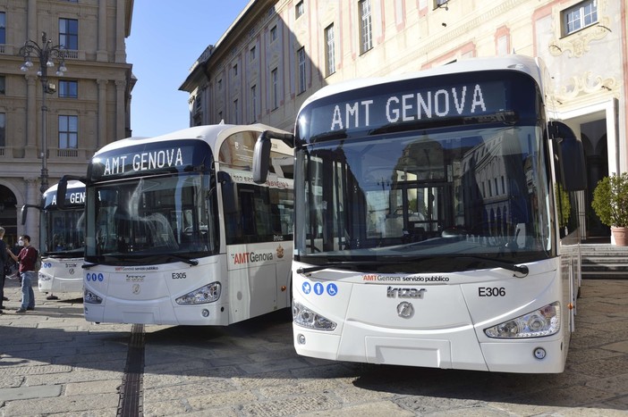 Elettrificazione bus: obiettivo entro fine 2025 per tutto il parco mezzi, si partirà dalla Valbisagno