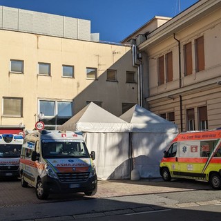 Cogoleto, una fiammata lo investe nell'officina del figlio: ustionato 74enne