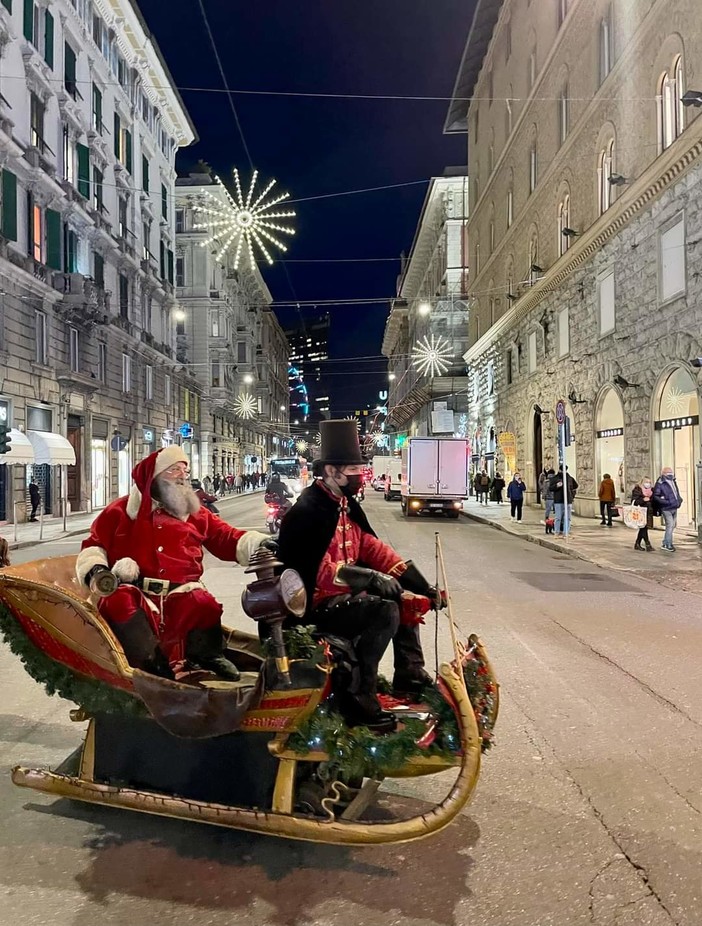 Con le slitte di Babbo Natale e il carillon vivente, il Natale genovese entra nel vivo (FOTO)