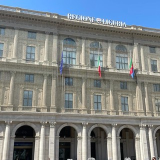 Lutto nazionale, l'Italia piange le vittime dell’alluvione in Emilia-Romagna: bandiere del palazzo della Regione a mezz'asta