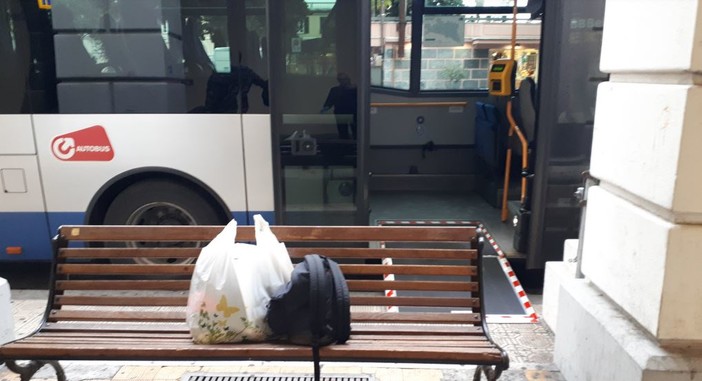 Chiavari: barriere architettoniche nella fermata abilitata al trasporto disabili, la denuncia del sindacato