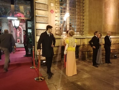 Blanca, continuano le riprese: scene in notturna in piazza Fontane Marose