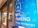 Mobilità sostenibile, aperto il secondo ciclo-parcheggio in piazza De Ferrari: altri 14 posti bici a disposizione di residenti e turisti