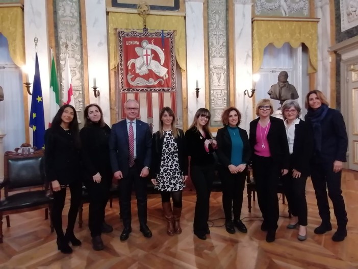 A Palazzo Tursi l'incontro &quot;Donne, lavoro. Dialogo sul futuro&quot;. A Papei Allori la spilla con la bandiera di Genova