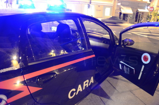 Genova Pra': sfonda la porta di casa dell'ex ragazza. Arrestato 18enne