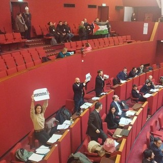 La protesta della scorsa settimana in consiglio comunale sul caso Iren-Mekorot