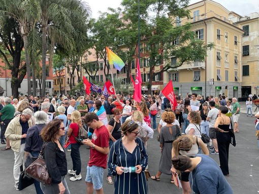 Chiavari, 200 persone alla contestazione contro Simone Pillon al Festival della Parola (FOTO E DIRETTA)