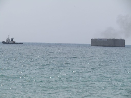 Diga, partito il primo cassone da Vado alla volta del porto di Genova (FOTO e VIDEO)