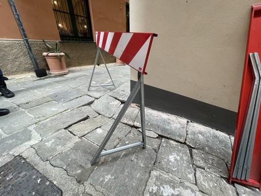 Cede la strada in vico inferiore Testadoro, intervento dei tecnici di Aster